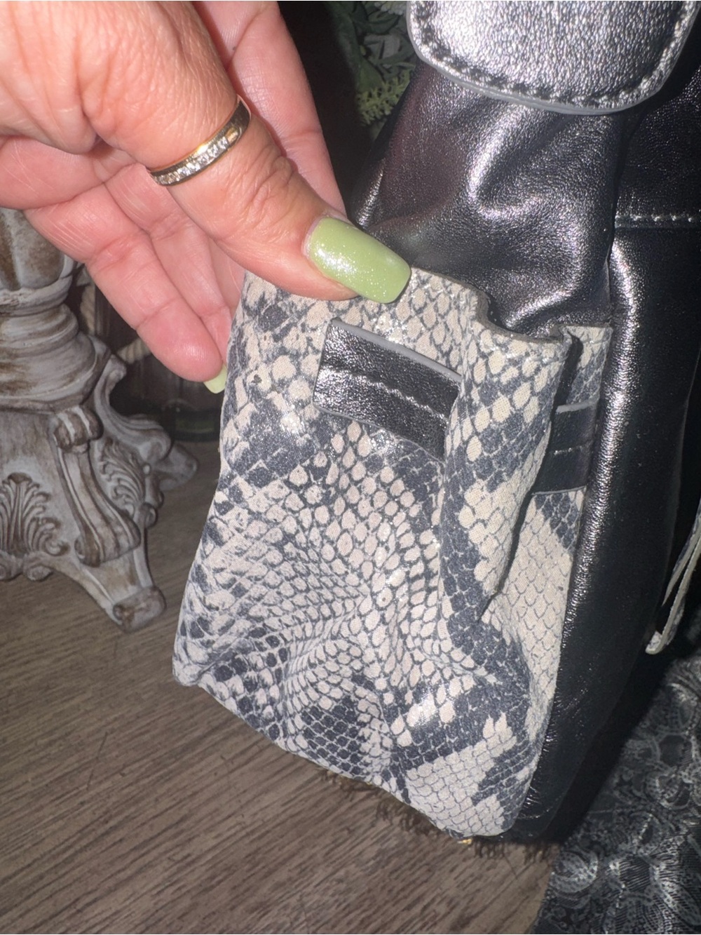 LIKE NEW Sharif Metallic Black & Snakeskin Shoulder Bag - STATEMENT PIECE - Picture 6 of 10